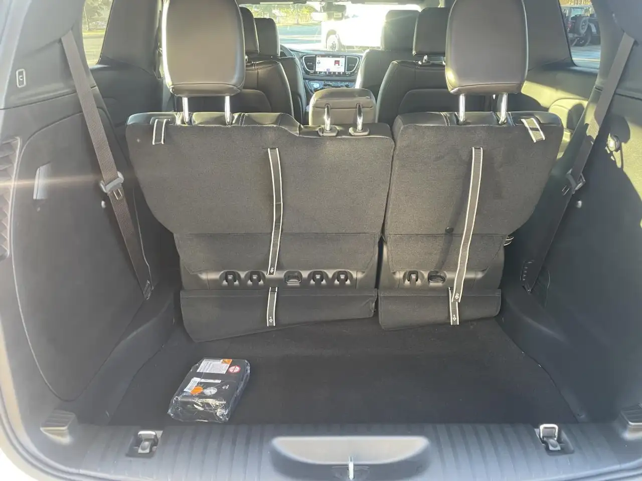 Chrysler Grand Caravan снимка Chrysler Grand Caravan