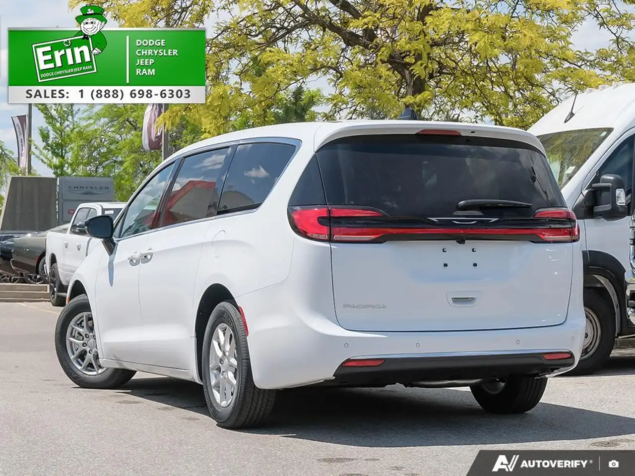 Chrysler Pacifica снимка Chrysler Pacifica
