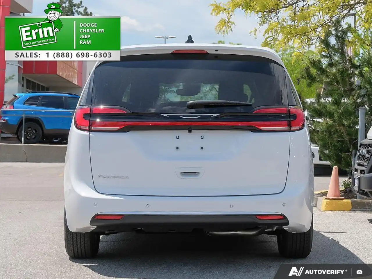 Chrysler Pacifica снимка Chrysler Pacifica