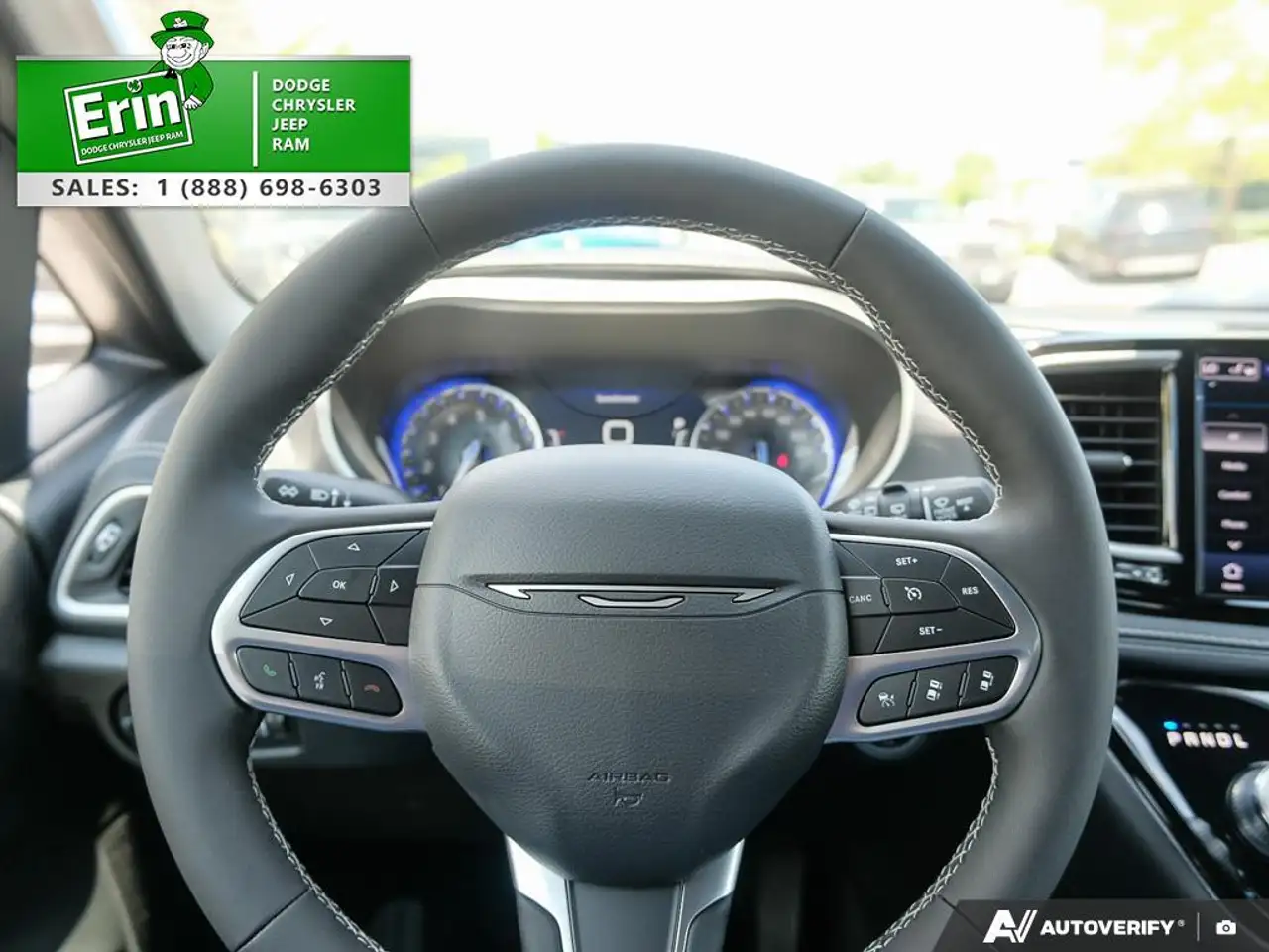 Chrysler Pacifica снимка Chrysler Pacifica