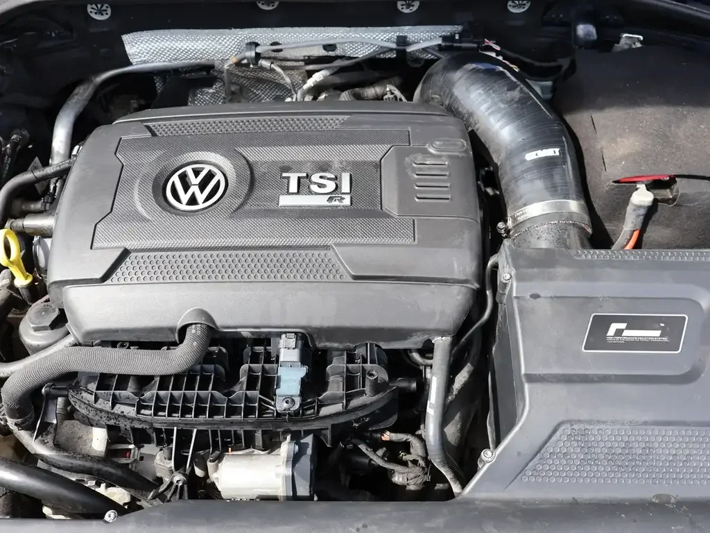 Volkswagen Golf R photo Volkswagen Golf R