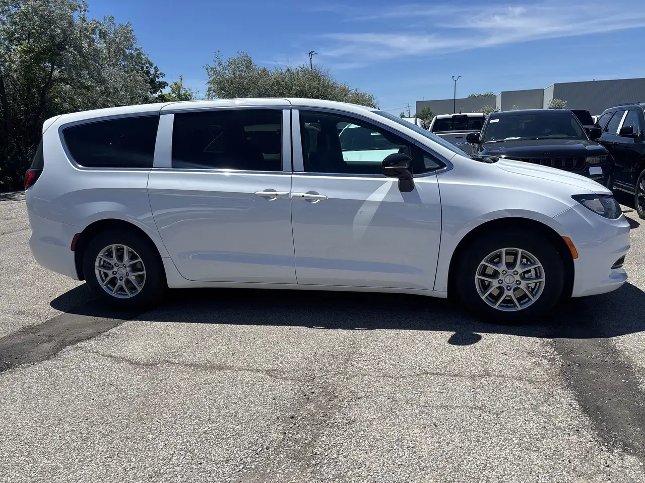 Chrysler Grand Caravan снимка Chrysler Grand Caravan