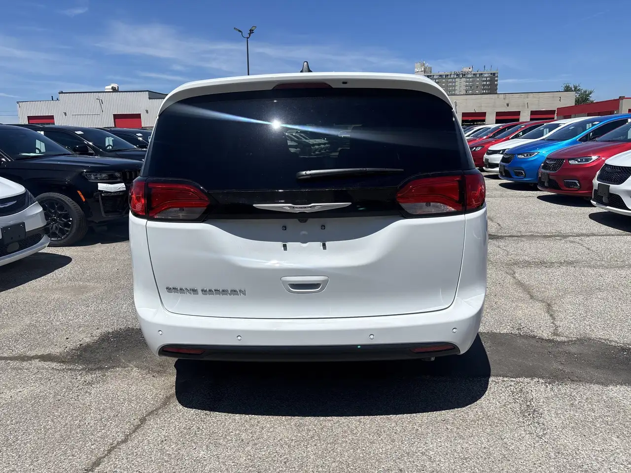 Chrysler Grand Caravan снимка Chrysler Grand Caravan