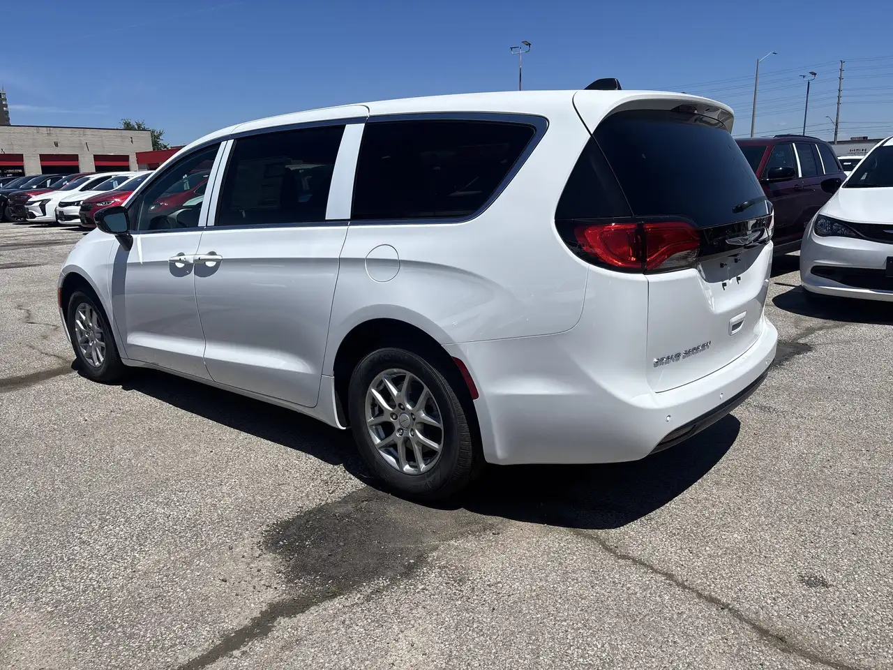 Chrysler Grand Caravan снимка Chrysler Grand Caravan