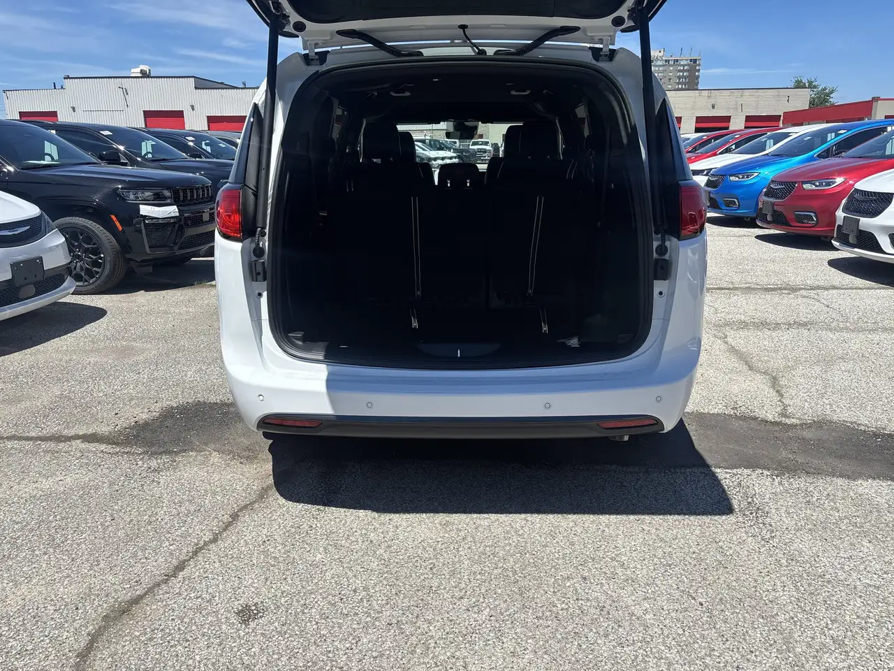 Chrysler Grand Caravan снимка Chrysler Grand Caravan