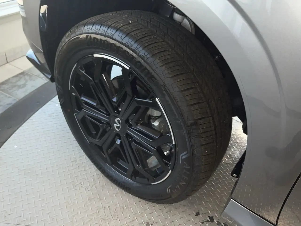 Infiniti QX80 снимка Infiniti QX80