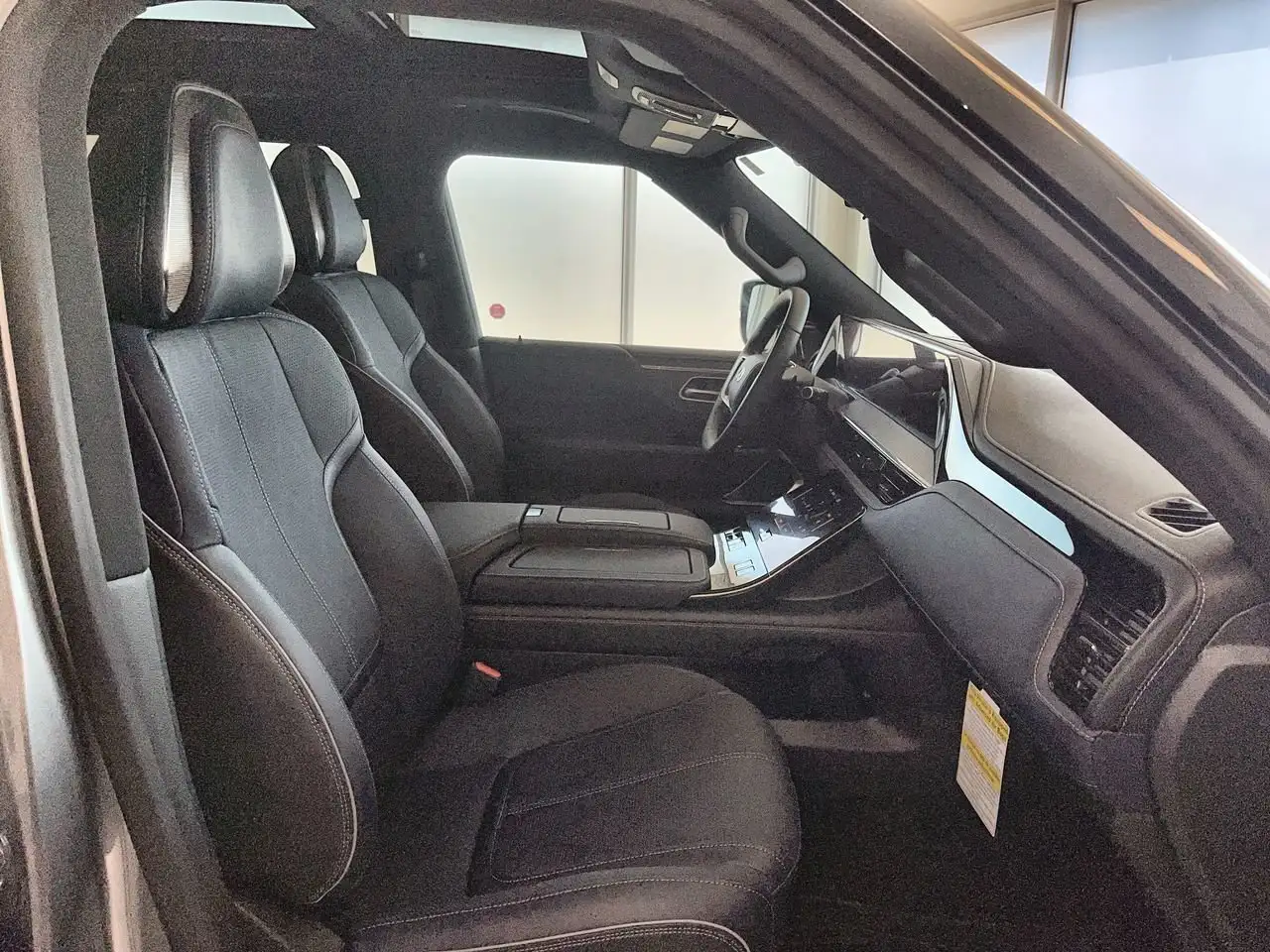 Infiniti QX80 снимка Infiniti QX80