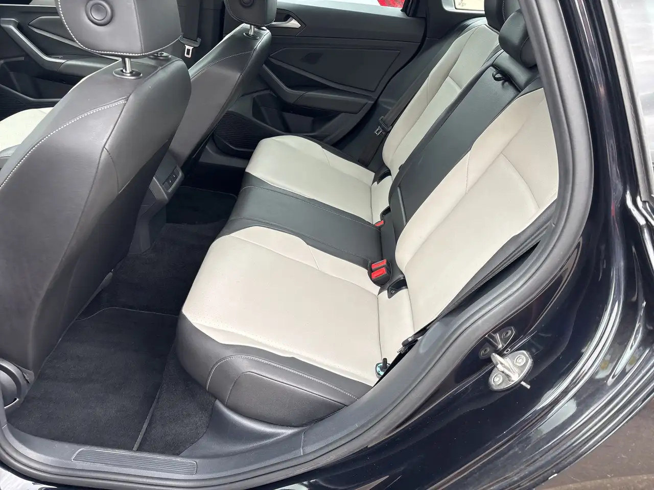 Volkswagen Jetta снимка Volkswagen Jetta