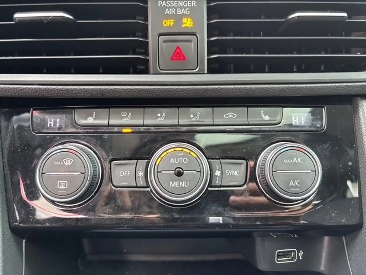 Volkswagen Jetta снимка Volkswagen Jetta