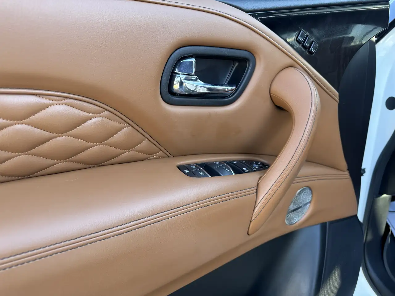 Infiniti QX80 fotografie Infiniti QX80