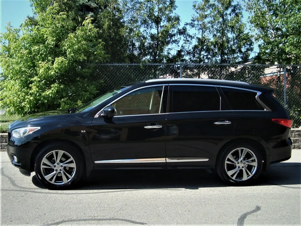 Infiniti QX60 снимка Infiniti QX60