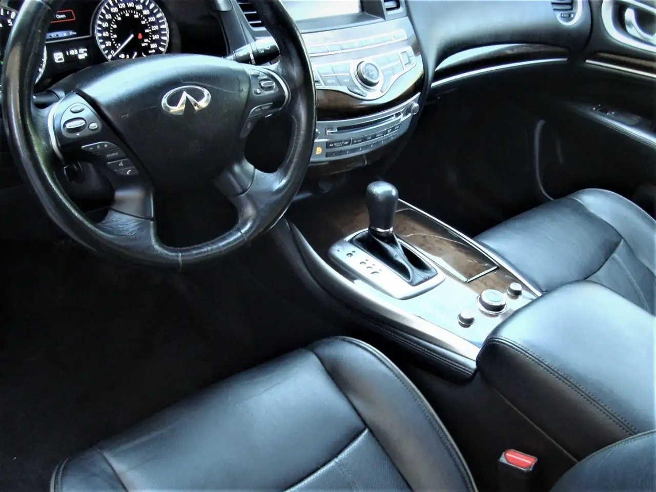 Infiniti QX60 снимка Infiniti QX60