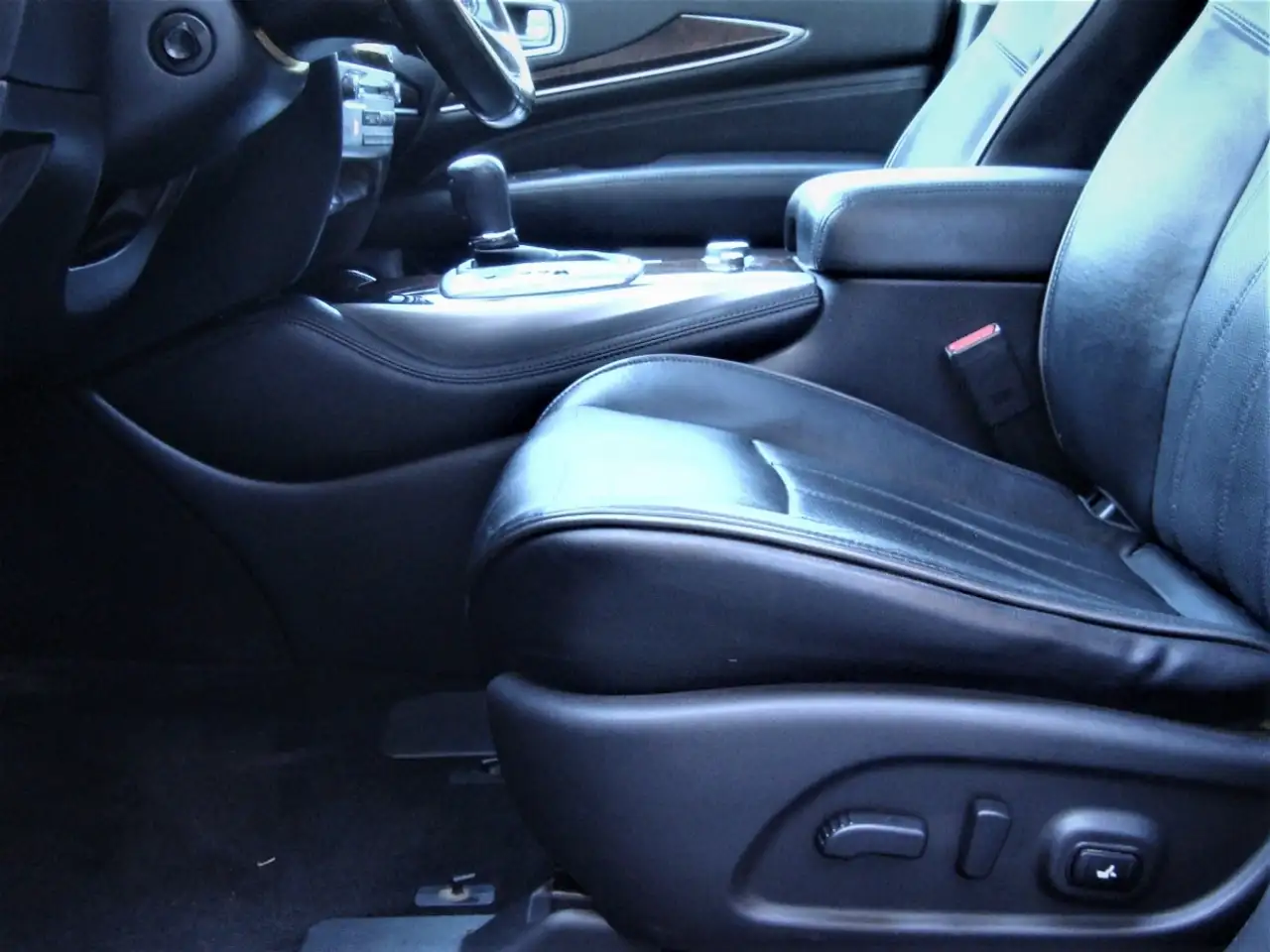 Infiniti QX60 снимка Infiniti QX60