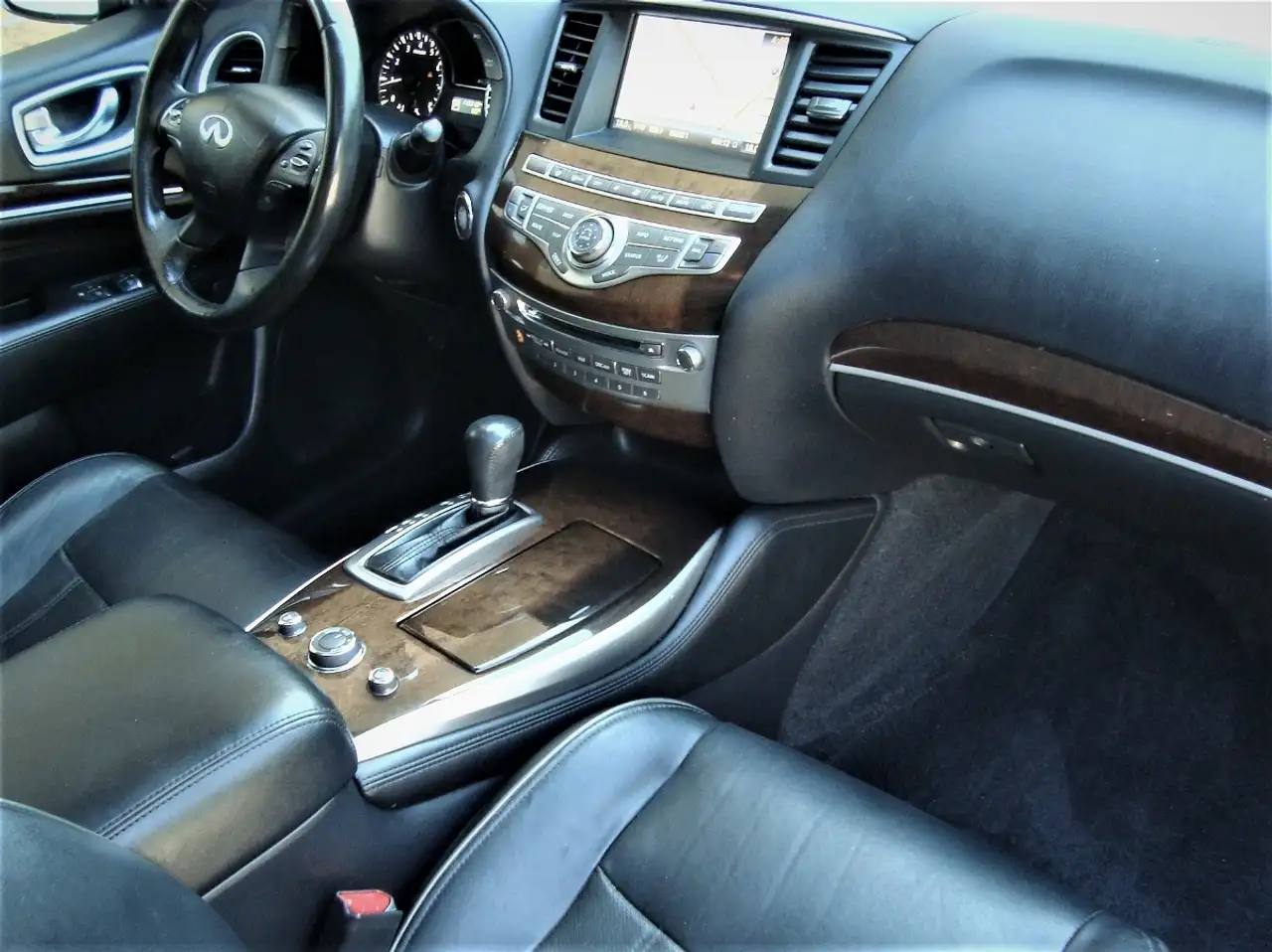 Infiniti QX60 снимка Infiniti QX60