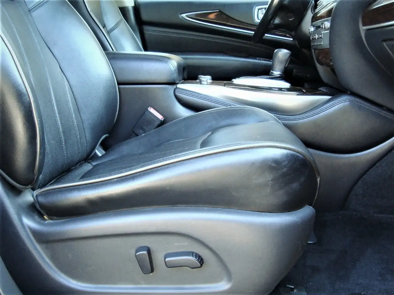 Infiniti QX60 снимка Infiniti QX60