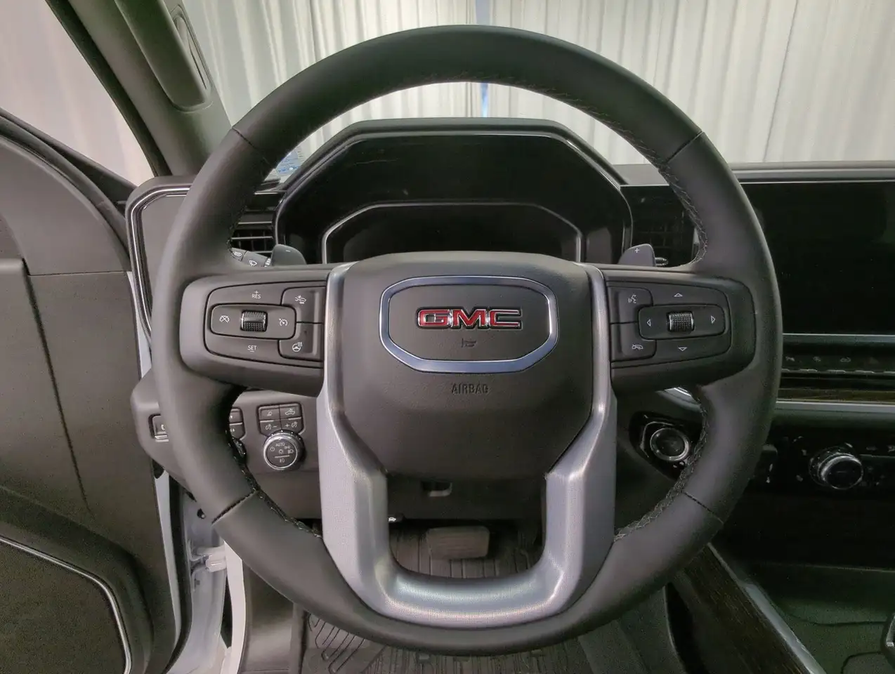 GMC Sierra 1500 снимка GMC Sierra 1500