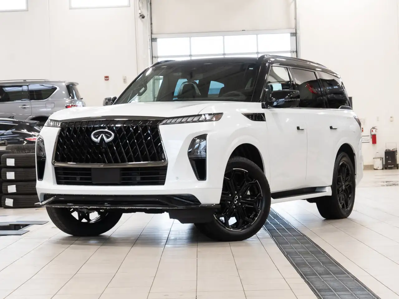 Infiniti QX80 снимка Infiniti QX80