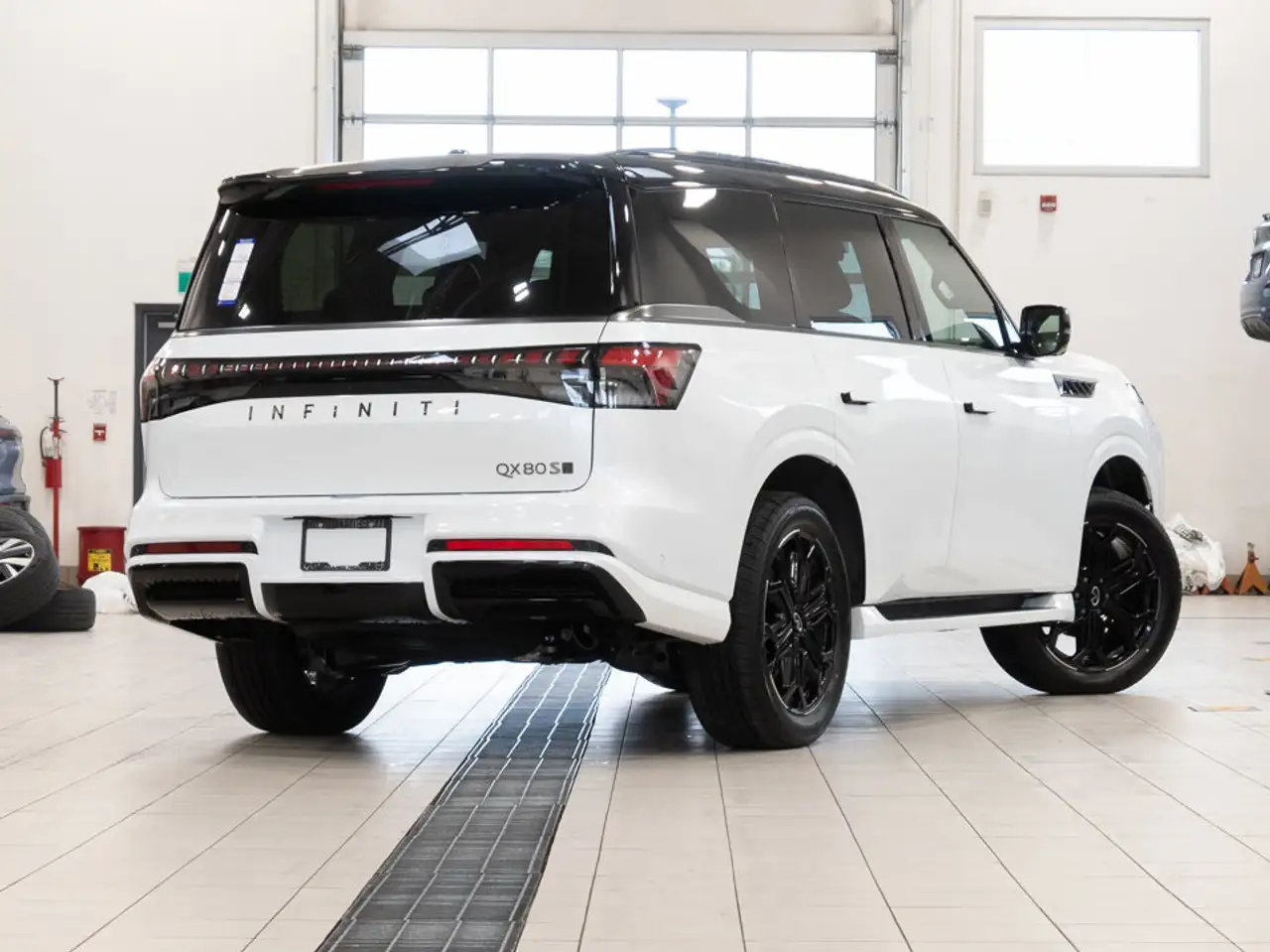 Infiniti QX80 снимка Infiniti QX80