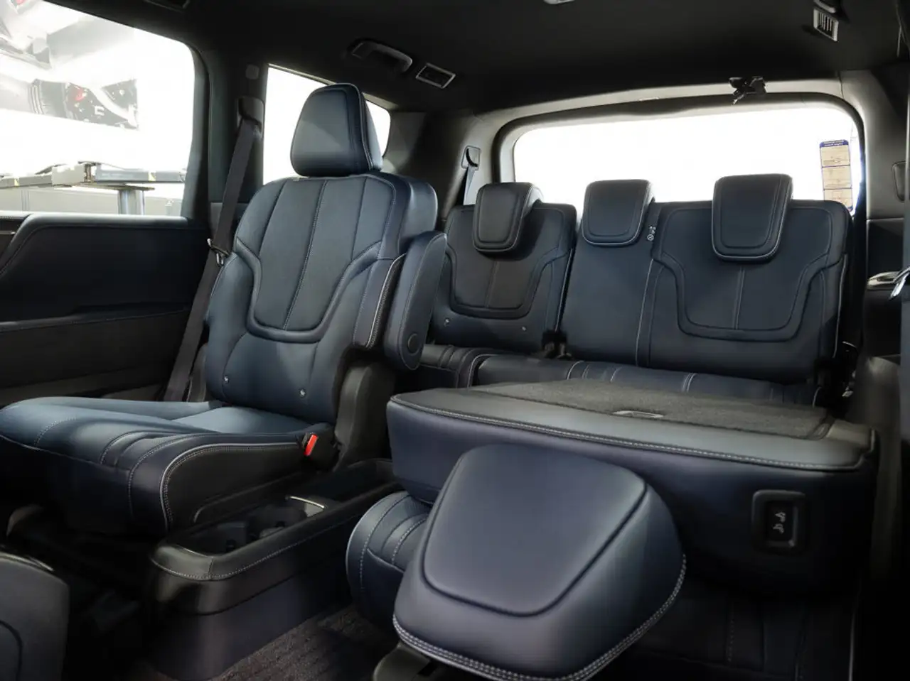 Infiniti QX80 снимка Infiniti QX80