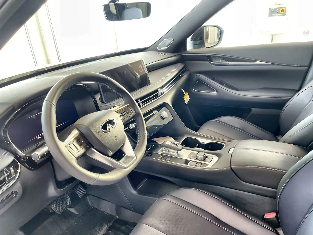 Infiniti QX60 снимка Infiniti QX60
