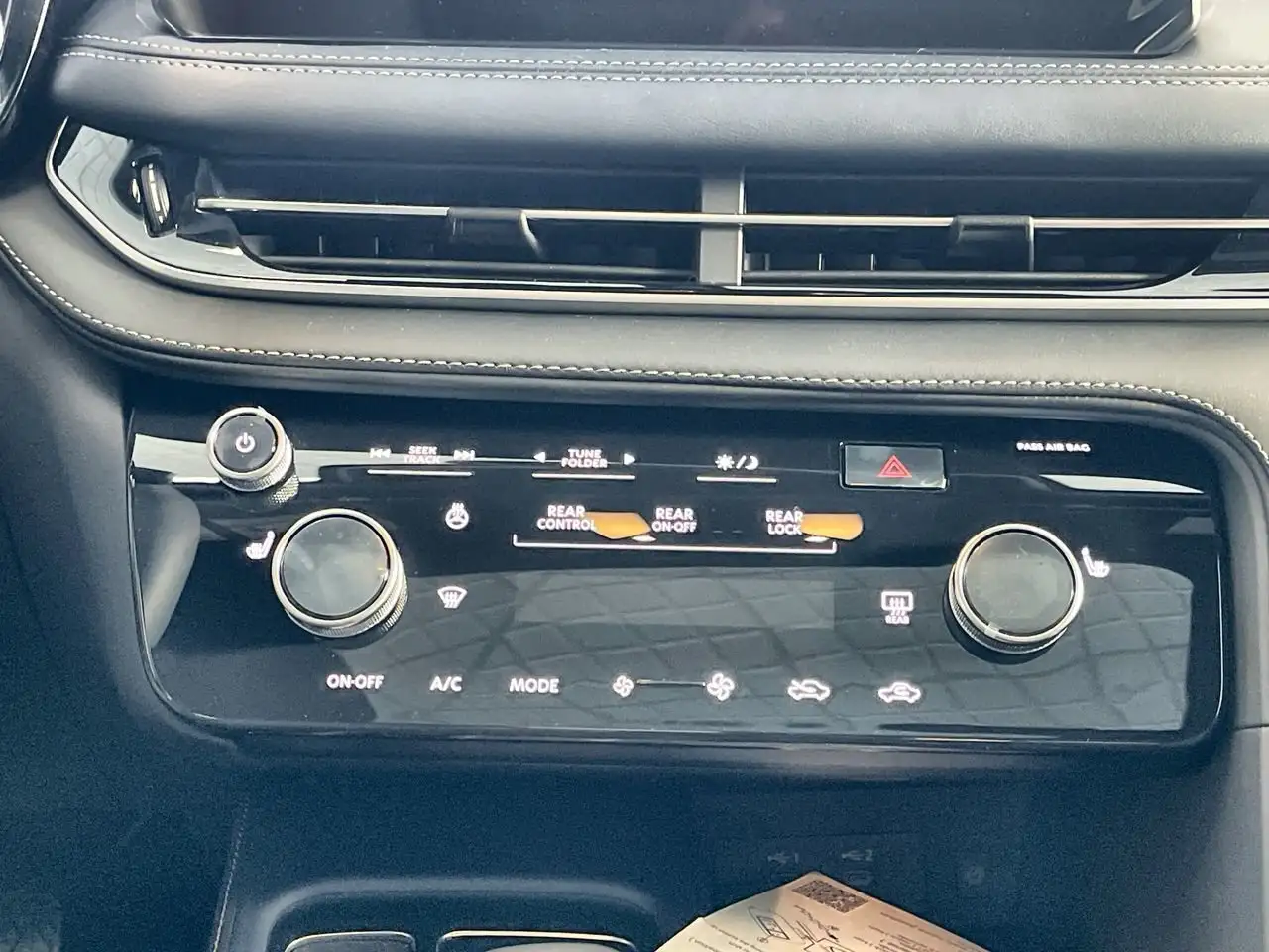 Infiniti QX60 снимка Infiniti QX60