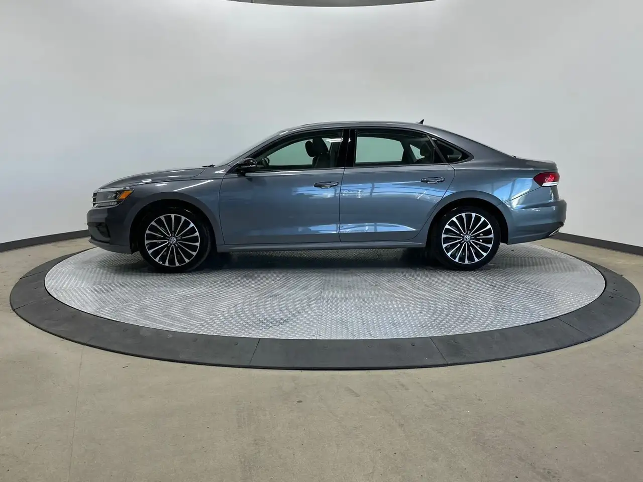 Volkswagen Passat снимка Volkswagen Passat