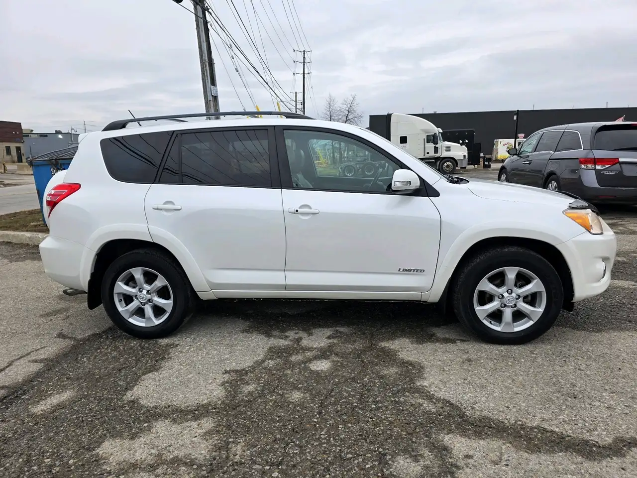 Toyota RAV 4 photo Toyota RAV 4