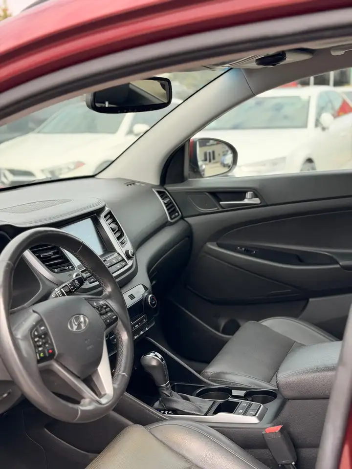 Hyundai TUCSON photo Hyundai TUCSON