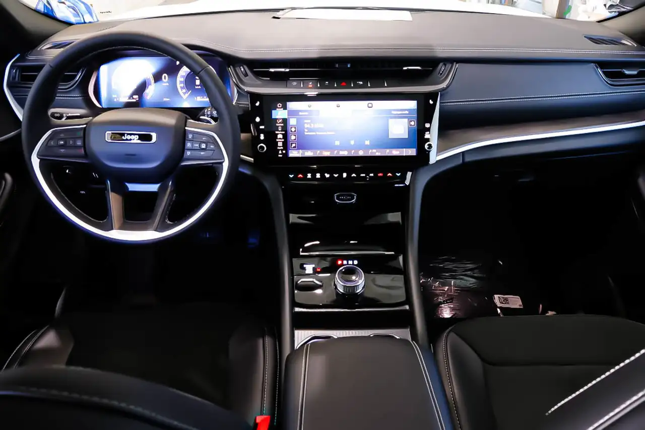 Jeep Grand Cherokee снимка Jeep Grand Cherokee