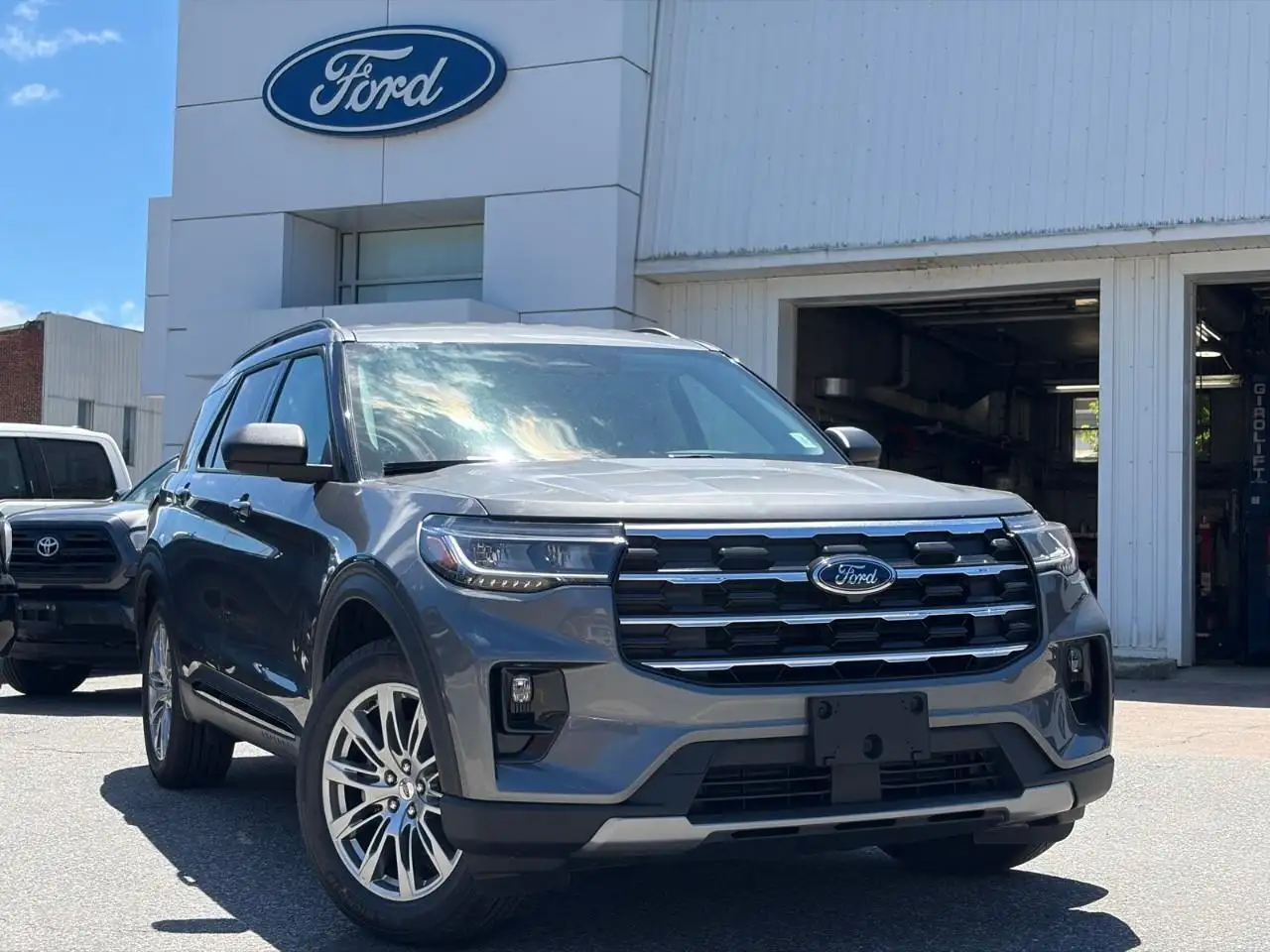 Ford Explorer снимка Ford Explorer