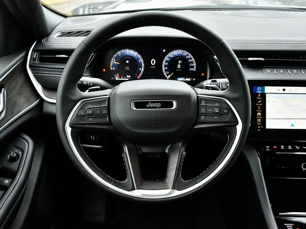 Jeep Grand Cherokee снимка Jeep Grand Cherokee