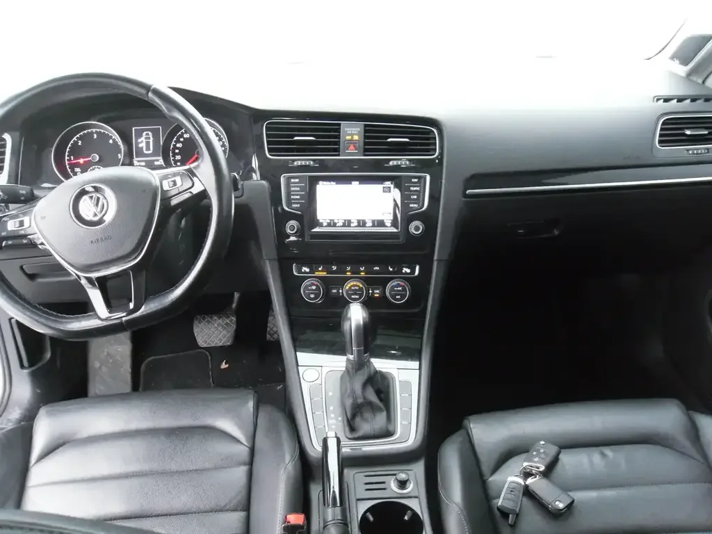 Volkswagen Golf снимка Volkswagen Golf