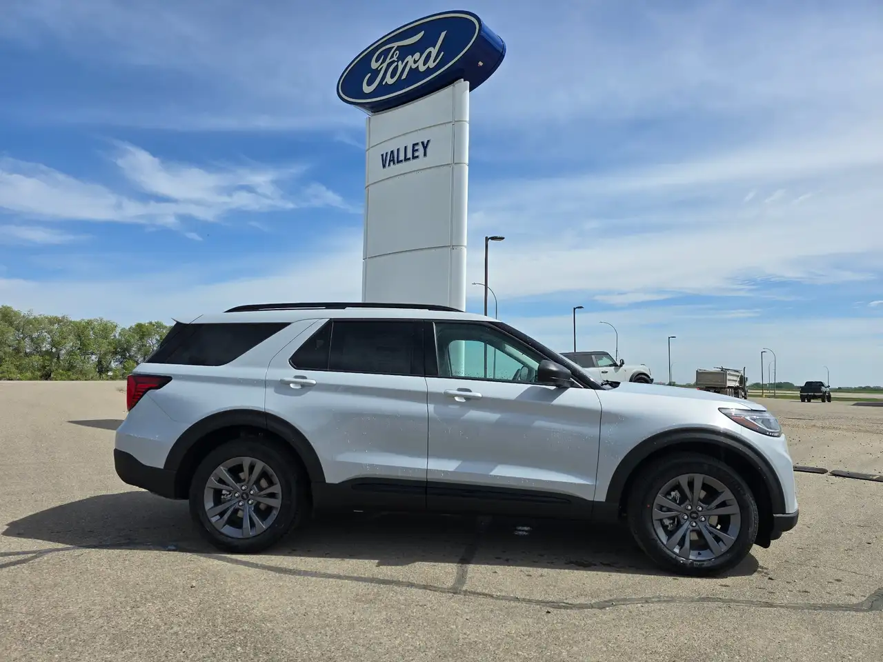 Ford Explorer photo Ford Explorer