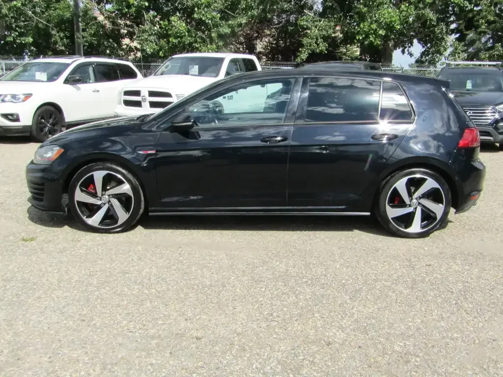 Volkswagen Golf GTI снимка Volkswagen Golf GTI