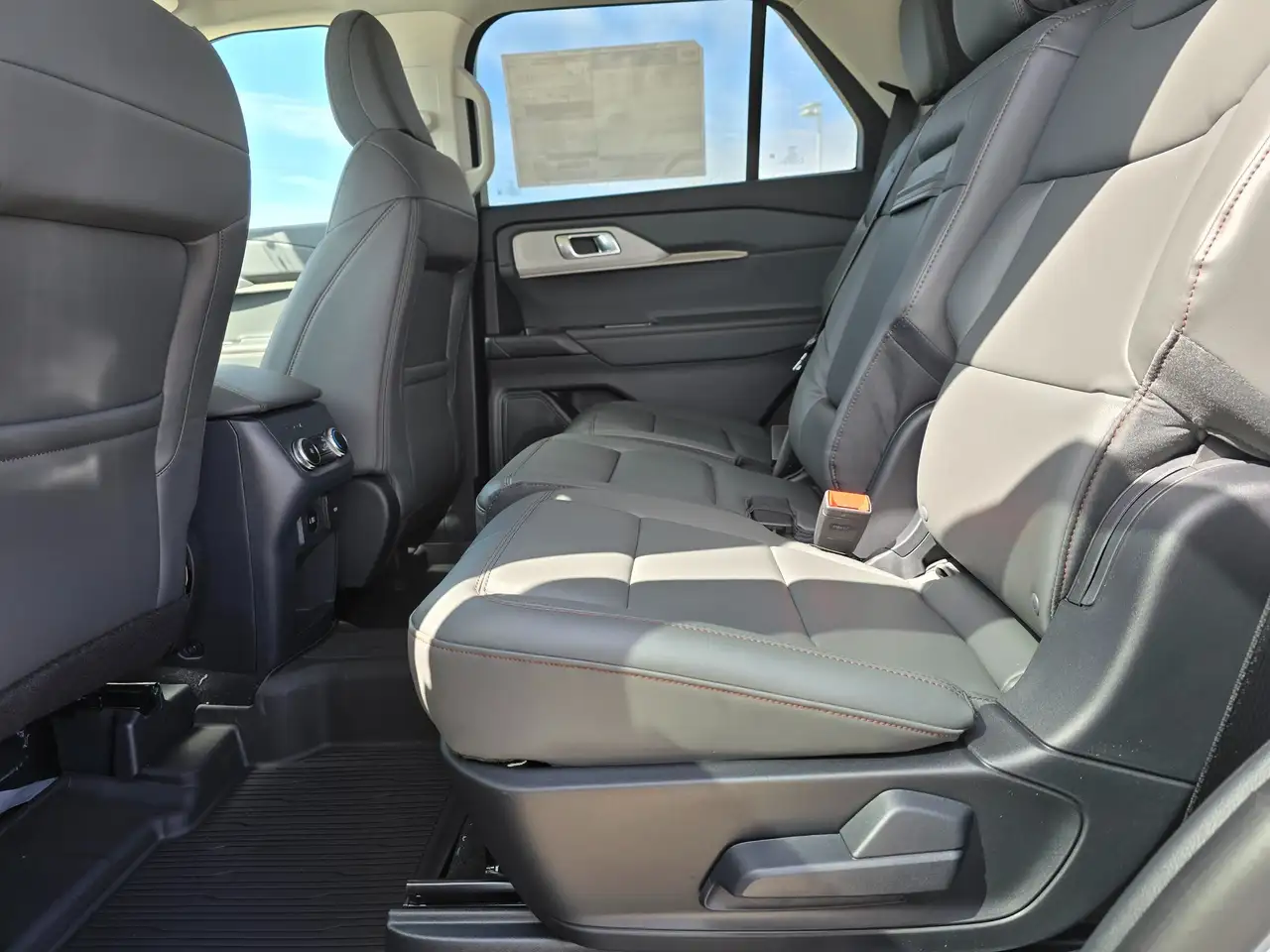 Ford Explorer photo Ford Explorer