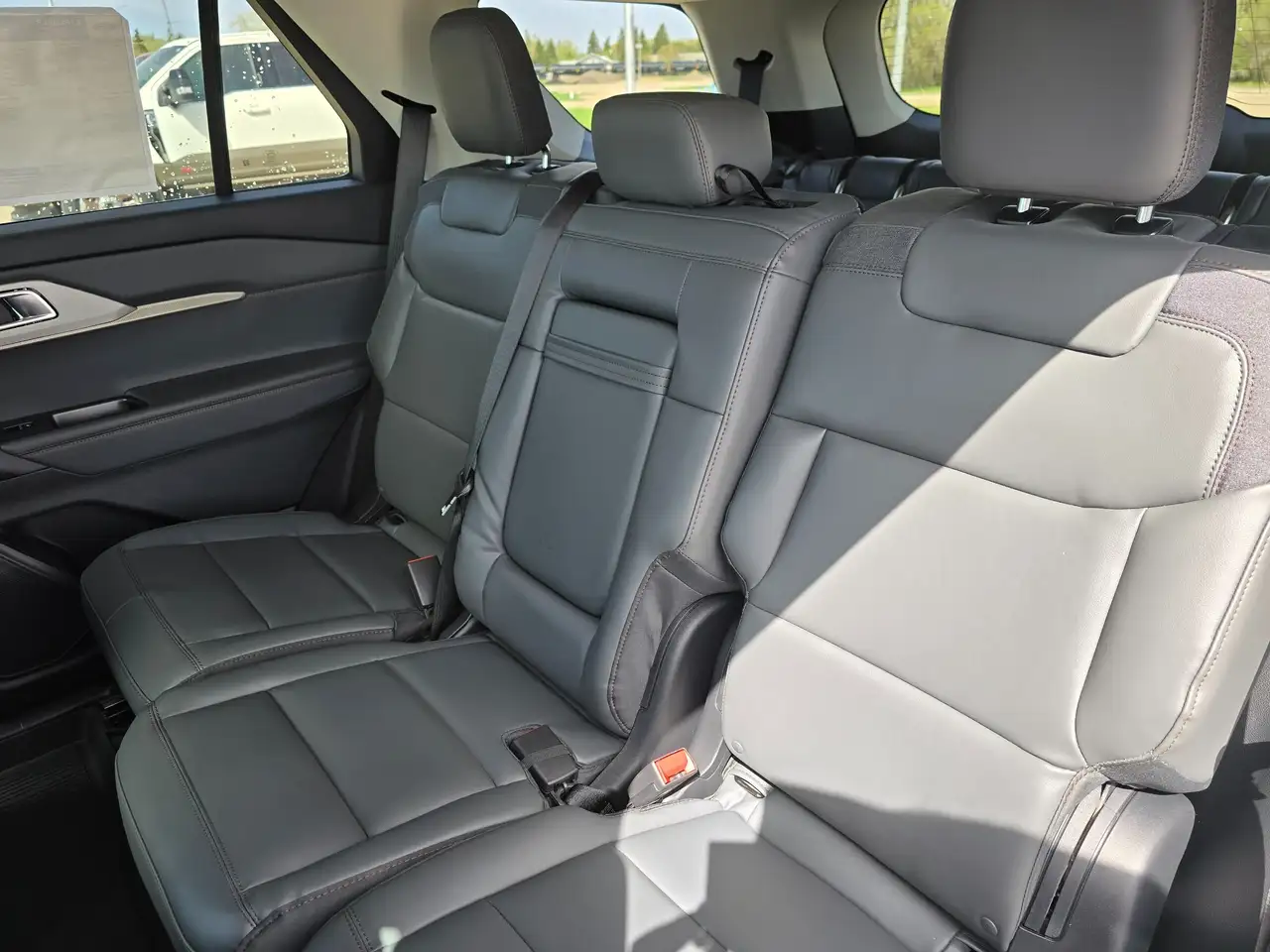 Ford Explorer photo Ford Explorer