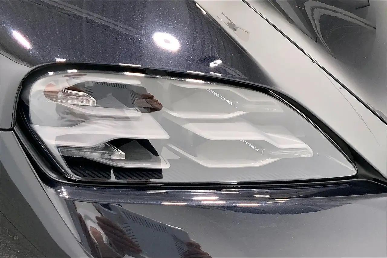 Porsche Taycan снимка Porsche Taycan