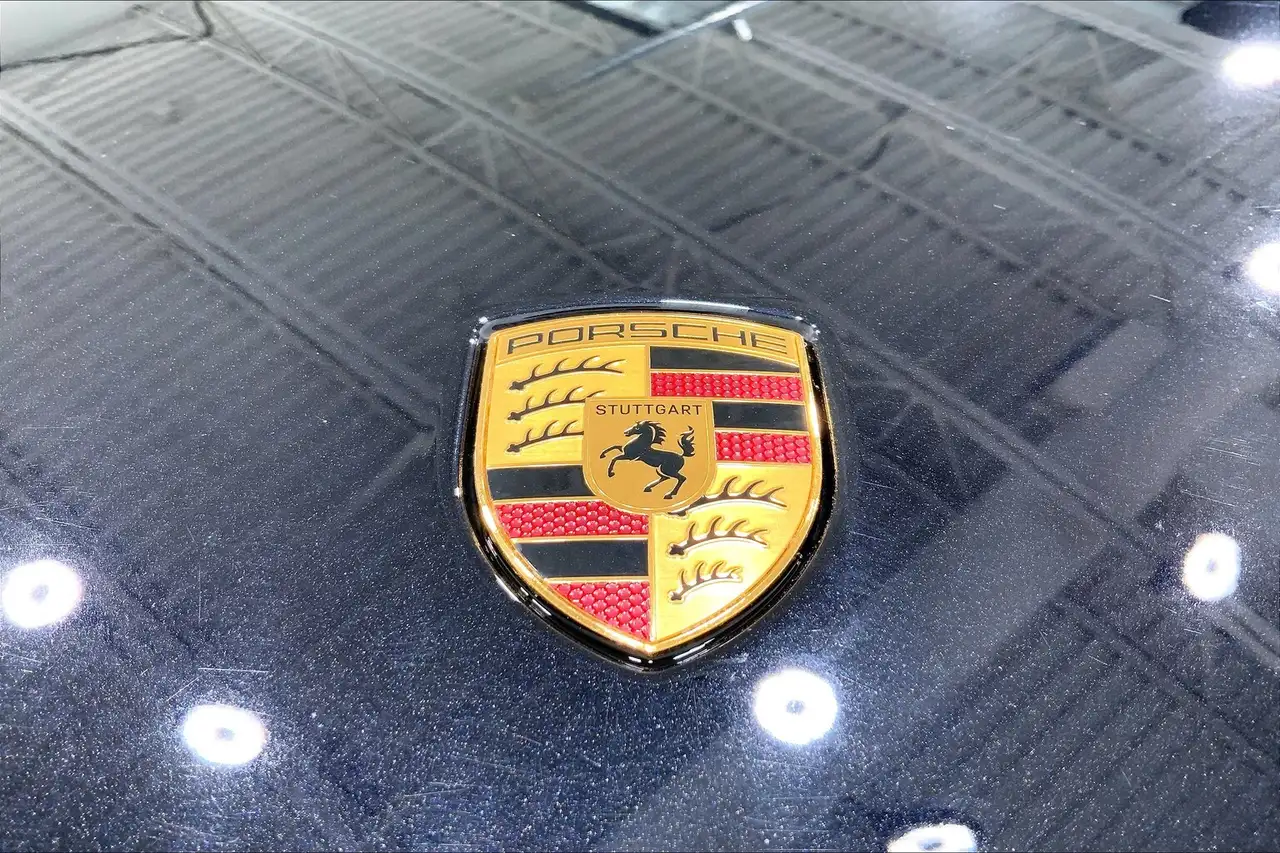 Porsche Taycan снимка Porsche Taycan