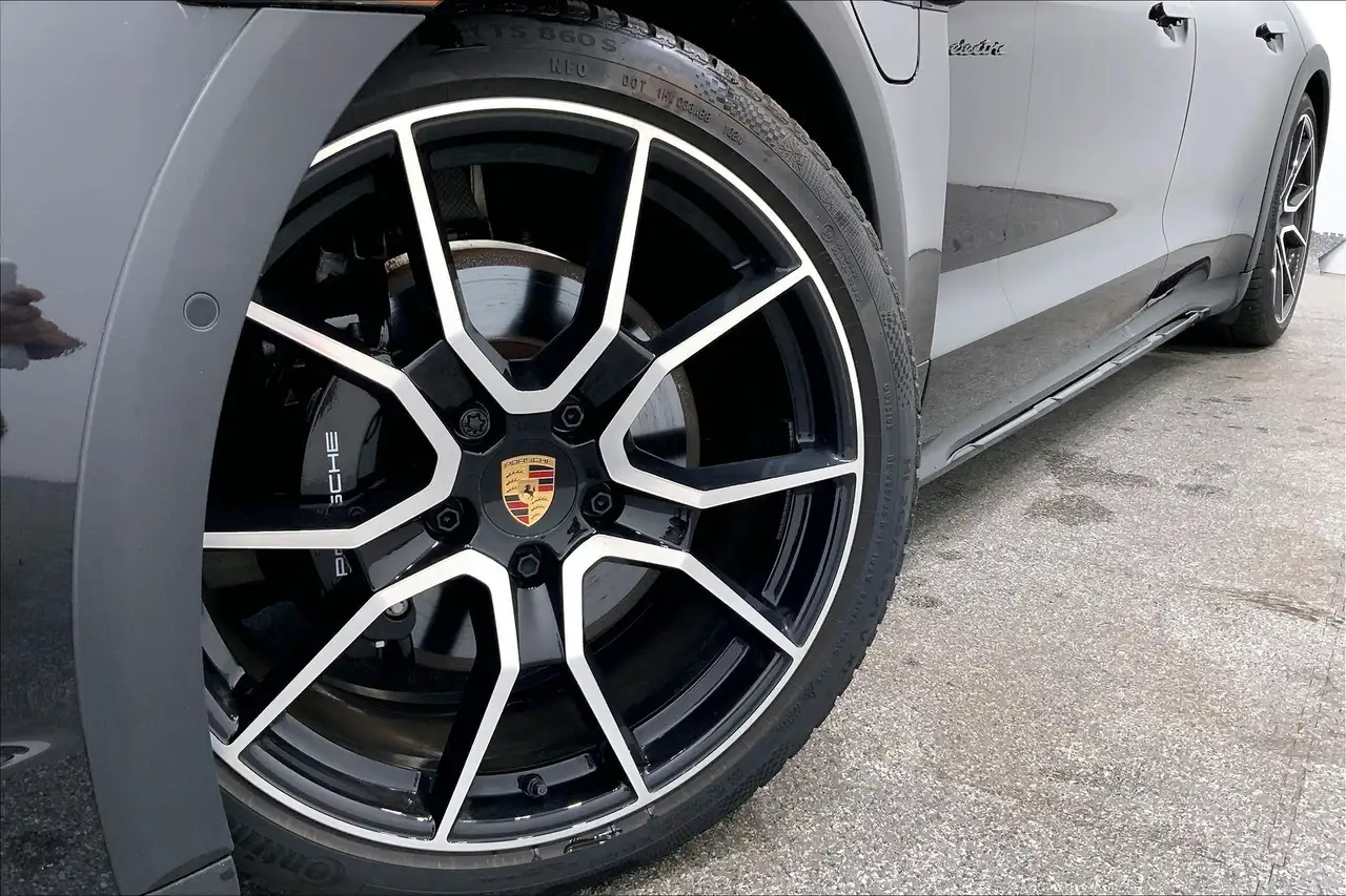 Porsche Taycan снимка Porsche Taycan