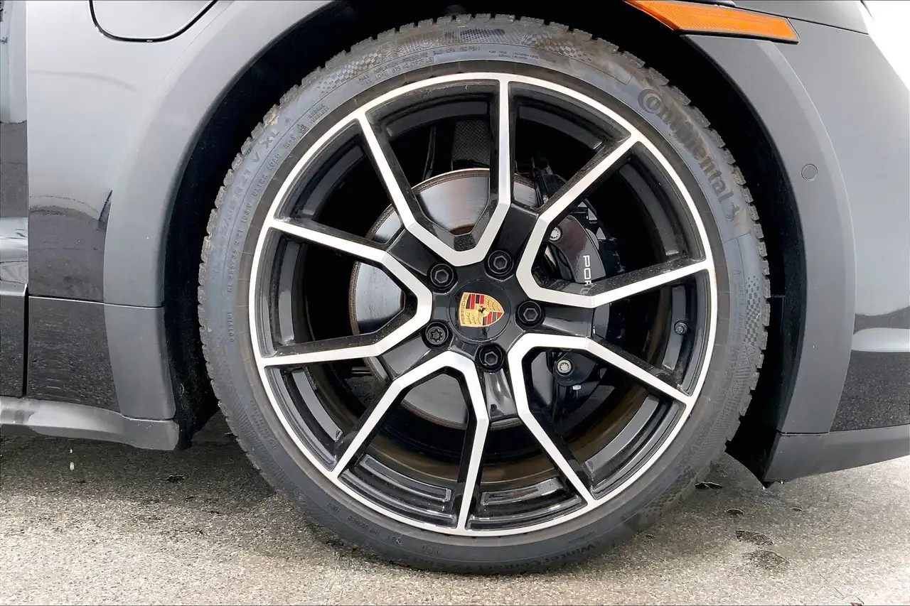 Porsche Taycan снимка Porsche Taycan