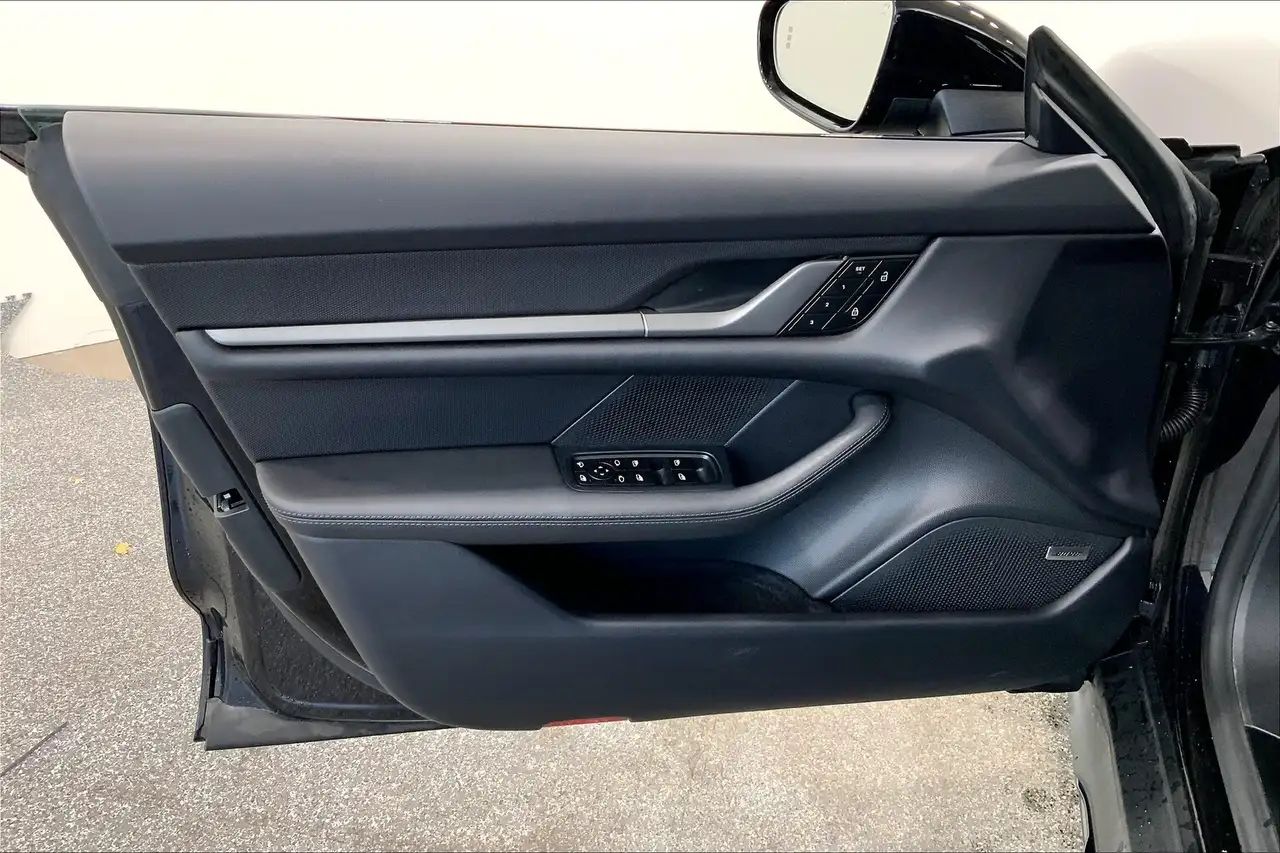 Porsche Taycan снимка Porsche Taycan