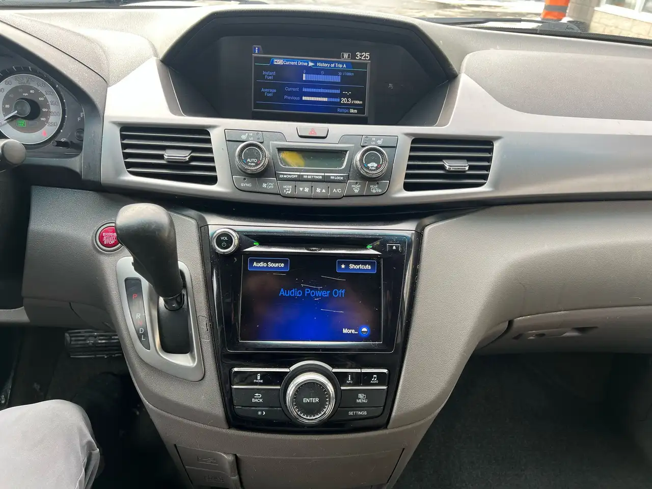 Honda Odyssey снимка Honda Odyssey