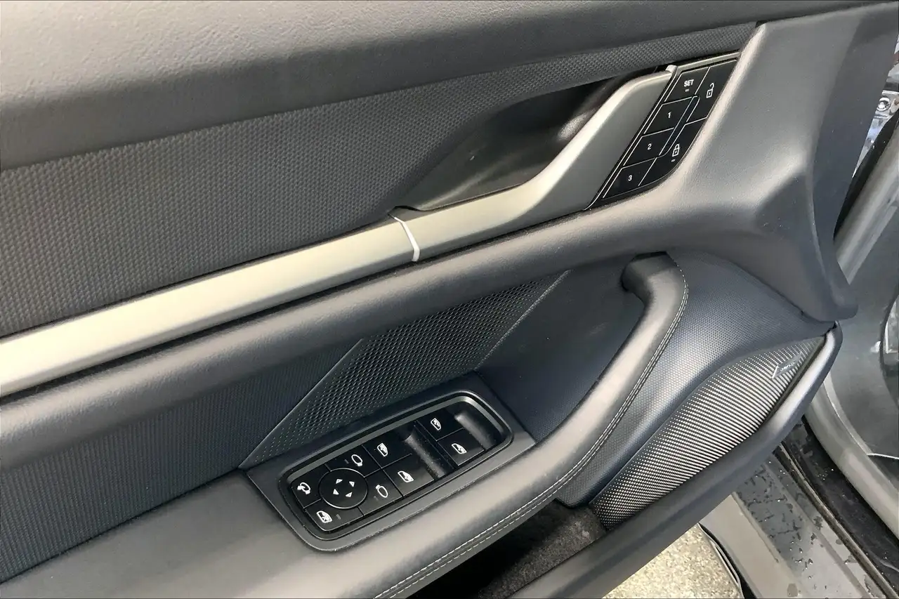Porsche Taycan снимка Porsche Taycan