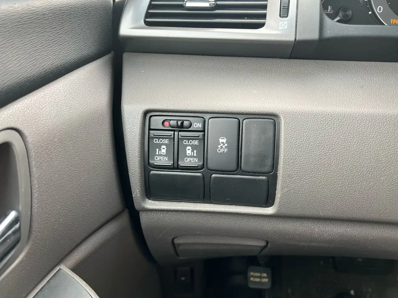 Honda Odyssey снимка Honda Odyssey