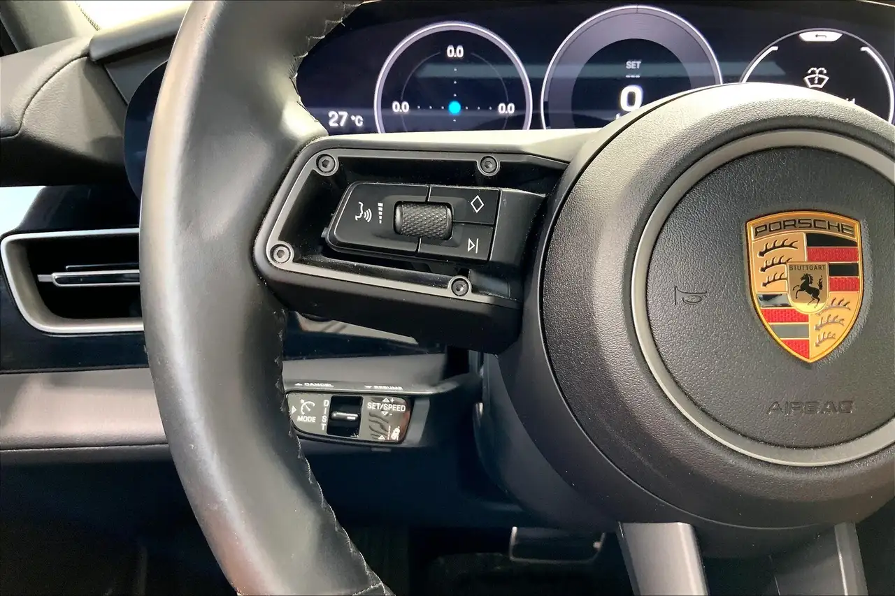 Porsche Taycan снимка Porsche Taycan