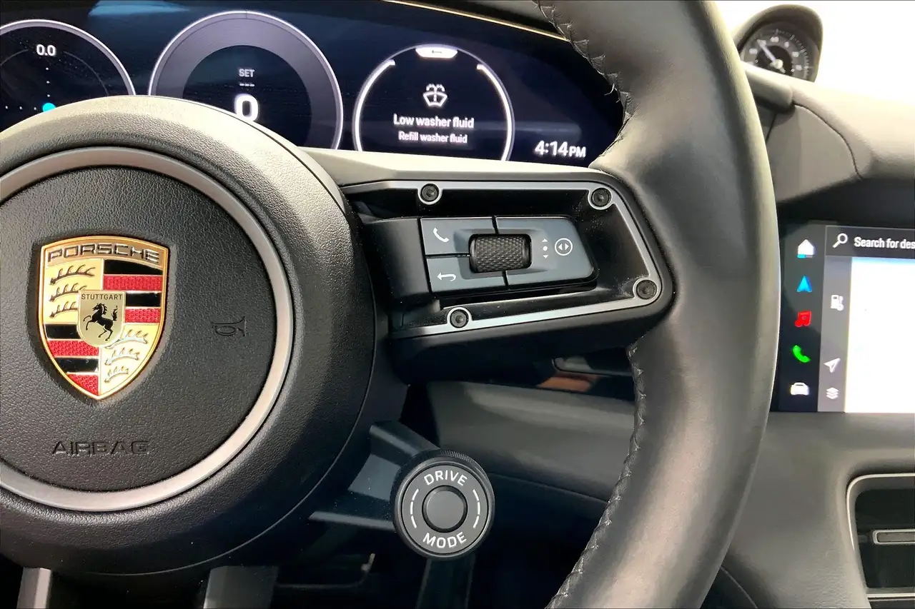 Porsche Taycan снимка Porsche Taycan