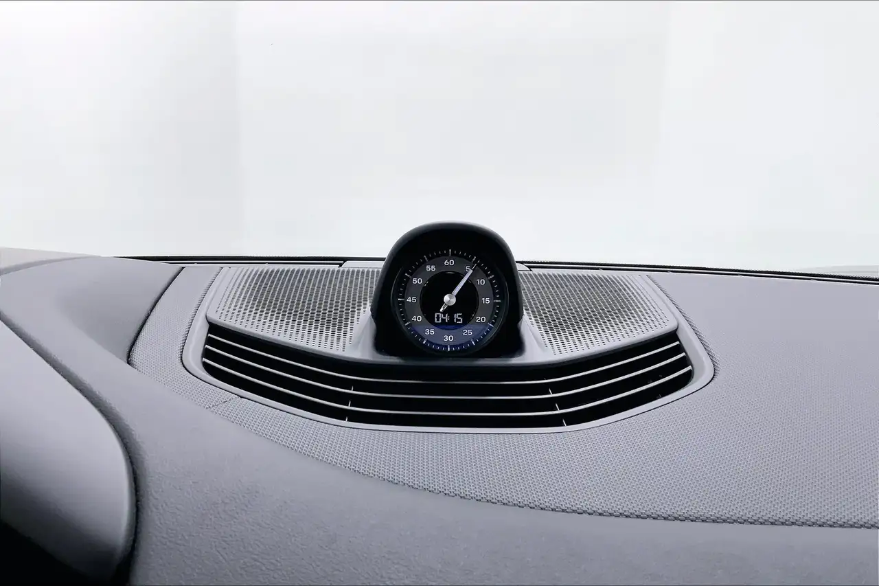 Porsche Taycan снимка Porsche Taycan