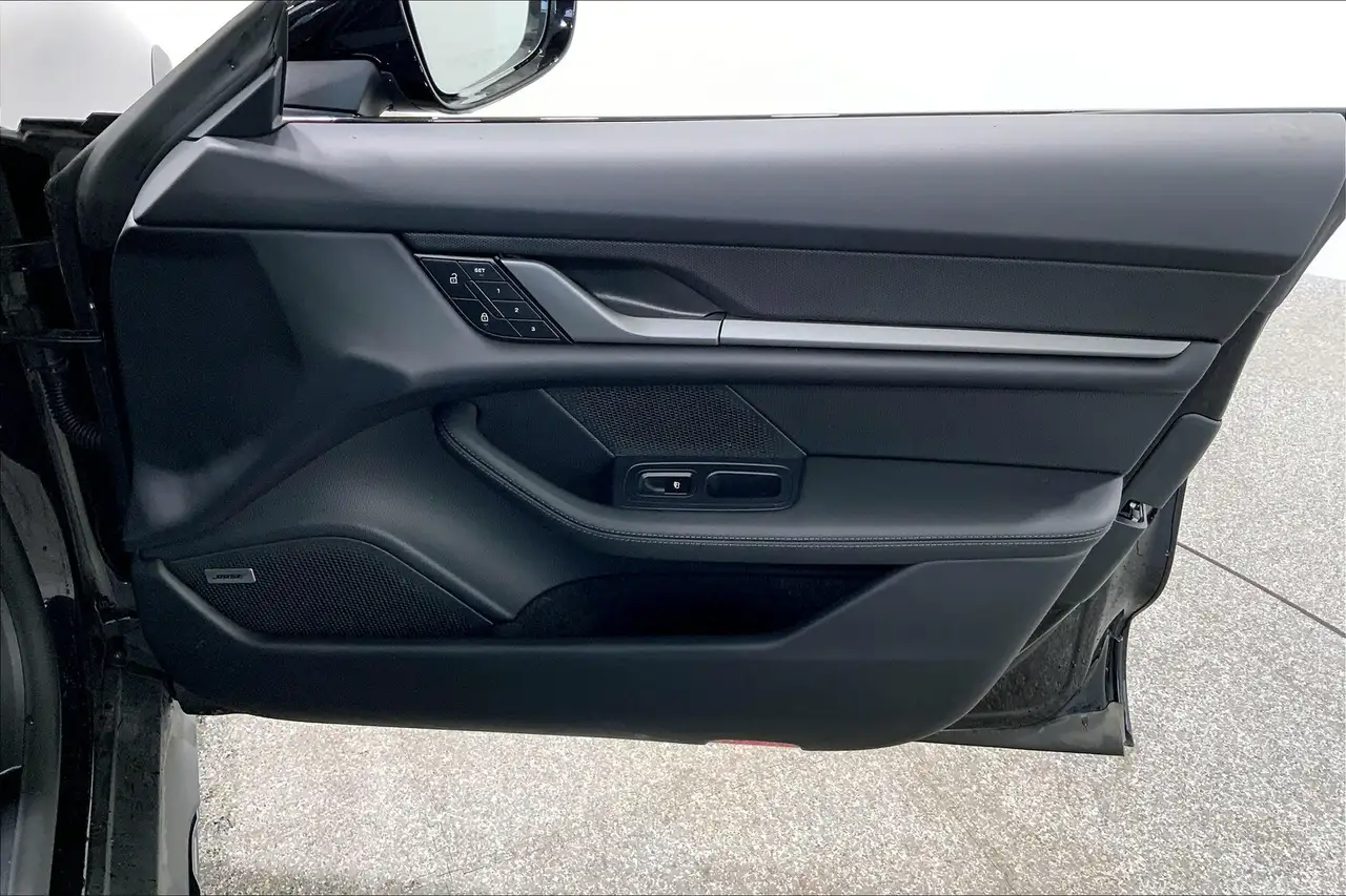 Porsche Taycan снимка Porsche Taycan
