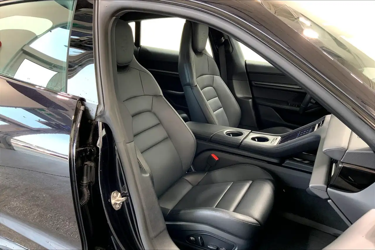Porsche Taycan снимка Porsche Taycan