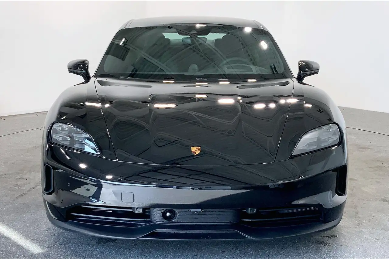 Porsche Taycan снимка Porsche Taycan